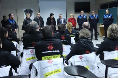Foto 2. L'alcalde va presentar al gener el nou equip de 25 agents cívics.