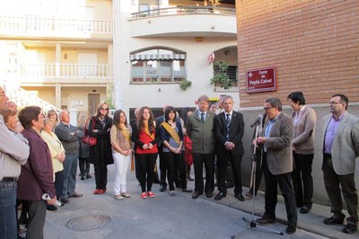 Foto 2. Ros ha reconegut el treball de Calvet com a educadora i catequista.