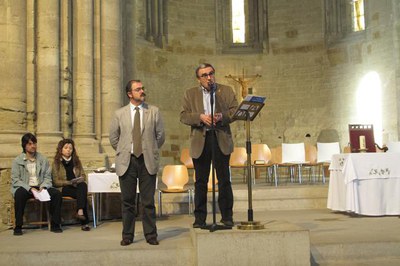 Foto 2. Ros, amb Josep Tort, qui ha fet una breu exposició als assistents sobre la història de la Seu Vella i el seu conjunt monumental.
