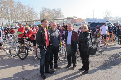Foto 2. Sara Mestres i Txema Alonso, amb el regidor Paco Cerdà i el director de Fira de Lleida, Oriol Oró, moments abans de començar l'activitat.