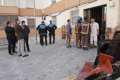 Els veïns i veïnes desallotjats han pogut tornar a casa seva un cop revisat l'estat de l'edifici, a excepte de la família propietària del pis sinistr….