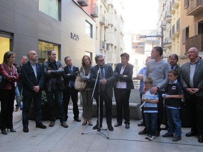 Foto 2. Ros ha destacat la millora de l'espai, tant per als vianants com per al comerç.