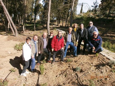 Foto 2. Diversos regidors de la Paeria, membres de l'Associació de Sucs, i el president del Consell Comarcal del Segrià, Pau Cabré, entre altres, han….