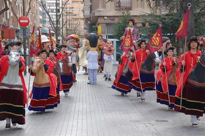 Foto 2. El ball dels Gegants, els Capgrossos, els Cavallets i Lo Marraco, a l'avinguda Blondel i Pati de les Comèdies.