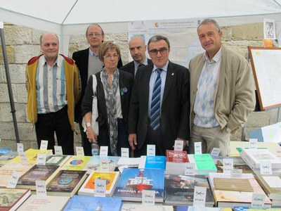 Foto 3. El paer en cap ha saludat diverses parades, com la de la Subdelegació del Defensa.