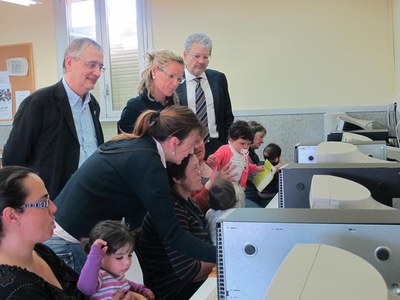 Preinscripció a les Escoles Bressol Municipal des del Telecentre de Magraners.