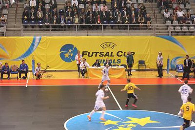 Foto 2. Moment del partit entre el Marca Futsal i el Dinamo de Moscou, partit que ha inaugurat el campionat continental.