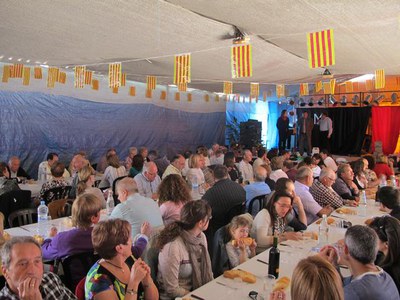 Foto 3. El dinar de germanor ha aplegat unes 170 persones.