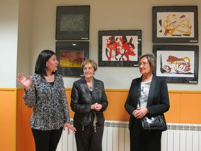 Foto 2. Arderiu, amb Pilar Creus i la presidenta de l'AV Av. del Segre, Júlia Corderas.