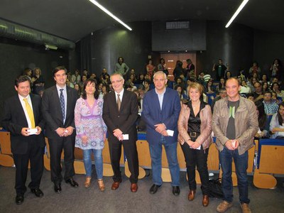 Foto 3. Els membres del jurat, a la sala Jaume Magre de la Regidoria d'Eduació i Infància.