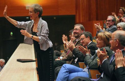 Mercè Mor, saludant els assistents a l'acte.