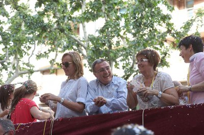 Foto 3. S'han repartit 2,5 tones de confeti.