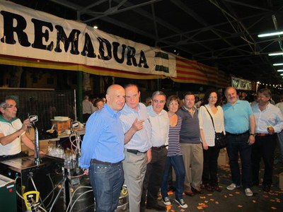 Foto 3. La comitiva municipal a la Casa de Extremadura.