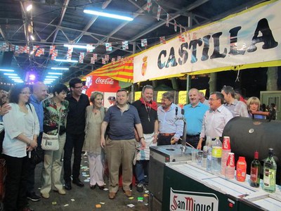 Foto 5. Els membres de la Corporació Municipal a la Casa de Castilla y León.