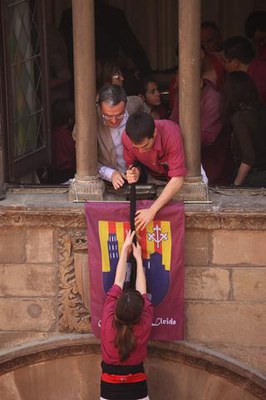 Els pilaners han pujat als finestrals de la Paeria al final de la diada..