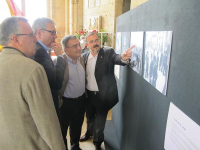 Foto 4. Tort, mostran imatges de l'època a Ros, Larros i Joan Ramon González.