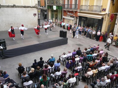 Foto 2. El Centre Cultural Lleidatà de Dansaires ha ofert el tradicional espectacle de la festa major.