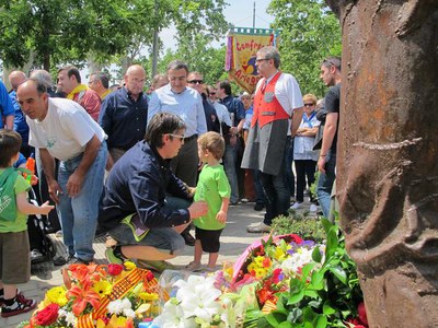 Foto 3. Els collistes també han fet les seves ofrenes.
