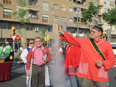 Foto 7. La desfilada de penons s'ha fet seguint dos itineraris.