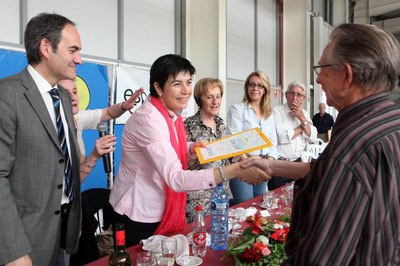 Després del dinar, s’han lliurat els diplomes als assistents a les diferents activitats incloses dins del programa per a la Gent Gran.