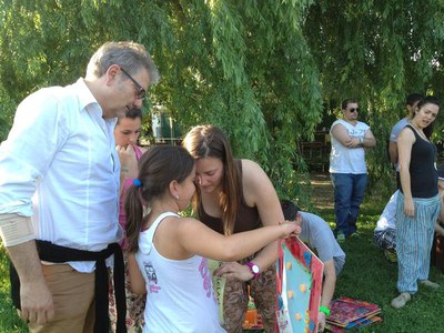 Foto 2. Fèlix Larrosa ha assistit a la cloenda que s’ha fet a la granja escola “El Xop”, a la partida de Grenyana.