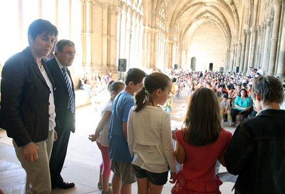 L'acte de cloenda ha comptat amb uns 350 nens i nenes i uns 90 professors.