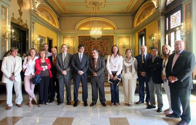 L'alcalde de Girona, amb els representants de la corporació municipal de la Paeria..