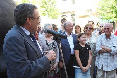 Foto 3. El paer en cap ha convidat els lleidatans a gaudir de les escultures de López i del seu art.