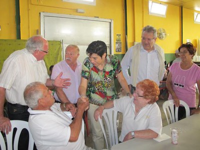 Foto 2. Aquest matí s'ha fet la sardinada popular i el concurs de botifarra, entre altres.