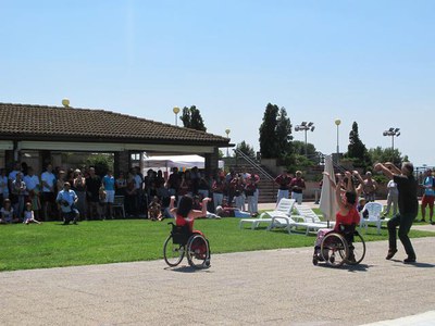 Foto 4. Maria José Moya, amb Liant la Troca, ha escenificat un fragment d'una obra de dansa integrada.