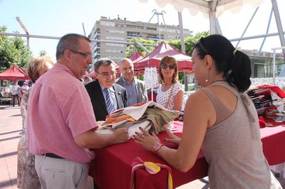 Fotografia de la inauguració del Mercat de Rebaixes de Cappont 2.