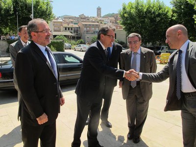 Foto 4. Ros s'ha desplaçat a Oliana amb el tinent d'alcalde Peris, qui també ha saludat el President.