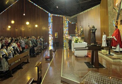 Foto 3. La missa solemne de festa major, a l'església de Sant Martí.
