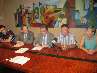 Foto 2. L’alcalde ha agraït al Doctor Ferreruela i al seu equip els recursos i els serveis solidaris que destinen a persones en situació de pobresa.