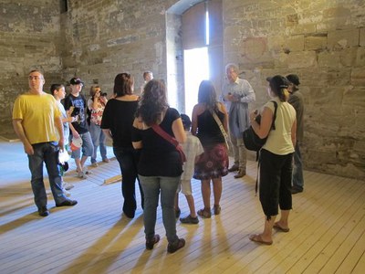 Imatge 3. Visita a l'església de Santa Maria de Gardeny.