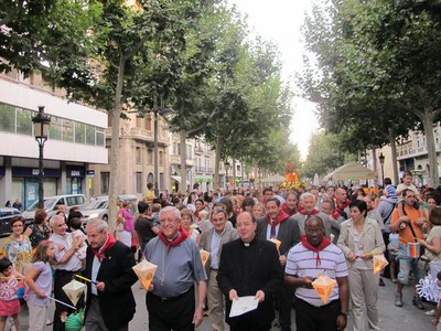 El romiatge, organitzat per l'Agrupació Ilerdenca de Pessebristes, ha sortit a les nou del vespre de davant de l’església de la Mare de Déu del Carme.