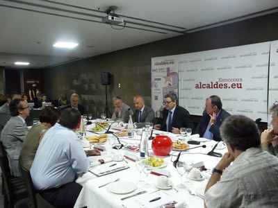 La taula ha comptat amb la participació de representants municipals i de consells comarcals de Lleida..