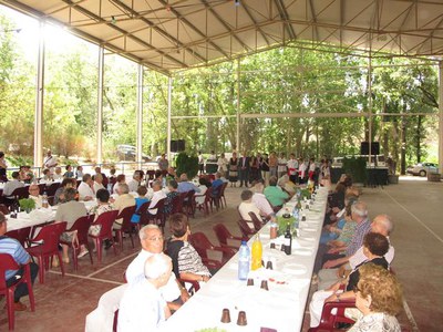Foto 2. Marta Camps ha felicitat els veïns de Raimat per mantenir aquest reconeixement a la gent gran.