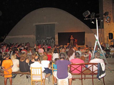 Foto 2. L'espectacle es va fer al recinte de l'Hangar de Magraners.