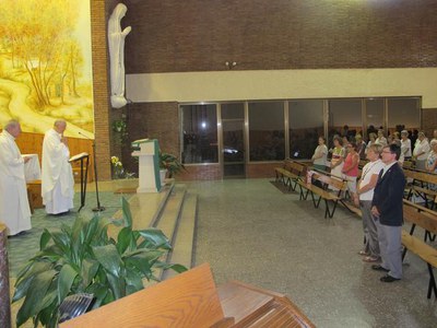 Foto 2. Sara Mestres i Joan Vilella han assistit a l'eucaristia, a la parròquia del Santíssim Salvador.