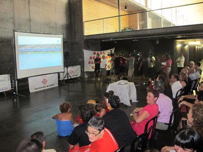 foto 4. La final s'ha pogut seguir des del pavelló Olímpics de Lleida, a través de la pantalla instal·lada per la Paeria.