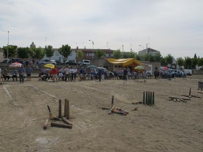 Foto 2. Unes 120 persones han participat en la tirada de festa major, amb la tradicional Tirada del Meló.