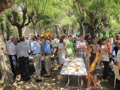 Foto 2. Després s'ha fet el tradicional vermut popular.