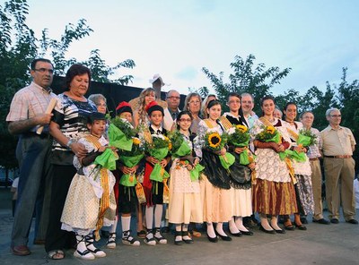 L'alcaldessa accidental, amb les pubilles i els hereus de les Festes de Balàfia 2012..