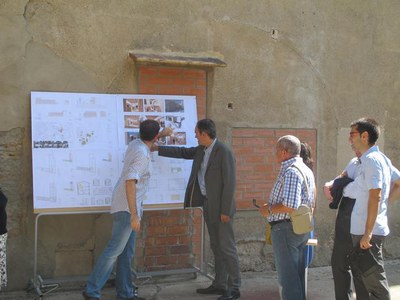 La rehabilitació de l'edifici, que s’inclou en el marc del Pla de Barris del Centre Històric, serà integral per a les dues ales que configuren l’edif….