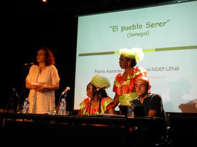 Foto 2. Ball ha participat en aquesta jornada en què s’ha parlat de les diferents ètnies que existeixen al Senegal.