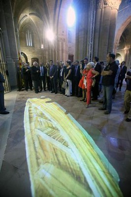 Posteriorment, les autoritats han inaugurat l'exposició "La Comèdia" de l'artista Arcadi Artís, creador, arquitecte i president de l'Orfeó Català de ….