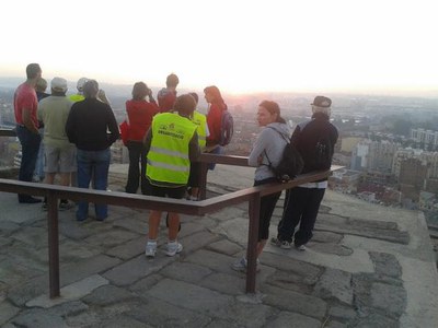 Foto 2. Txema Alonso ha saludat els participants que han iniciat la caminada a trenc d'alba.