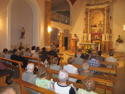 Foto 2. La missa ha aplegat els veïns a l'Ermita de la partida.