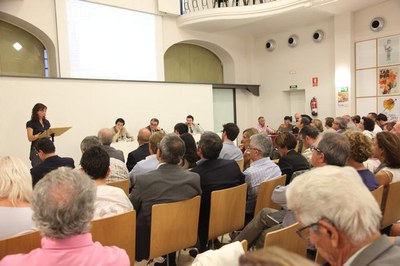 La sessió ha comptat amb una àmplia participació dels diferents grups polítics, entitats i particulars.